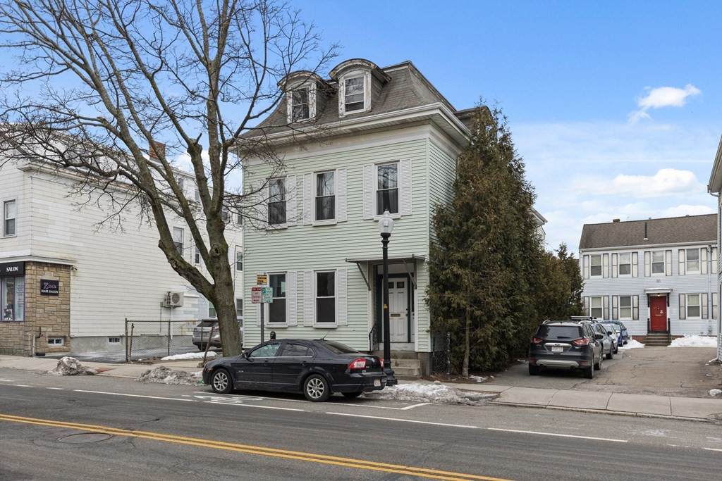 462 Cambridge St - Photo 1