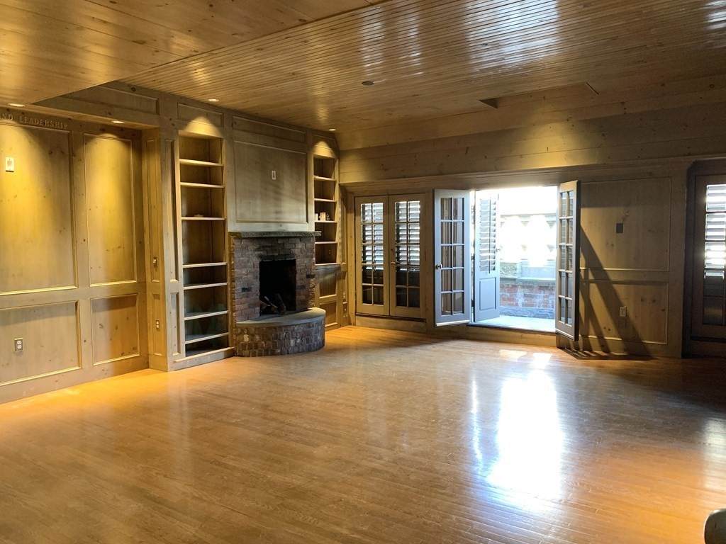 140 Newbury Street - Photo 1