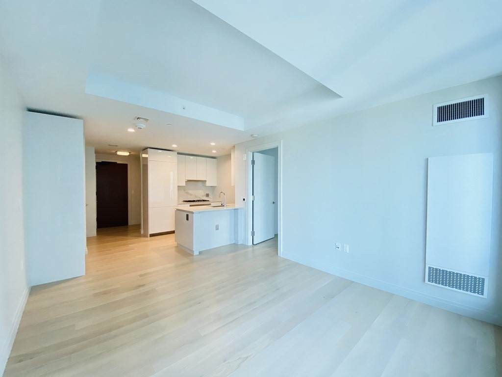 135 Seaport Blvd - Photo 1
