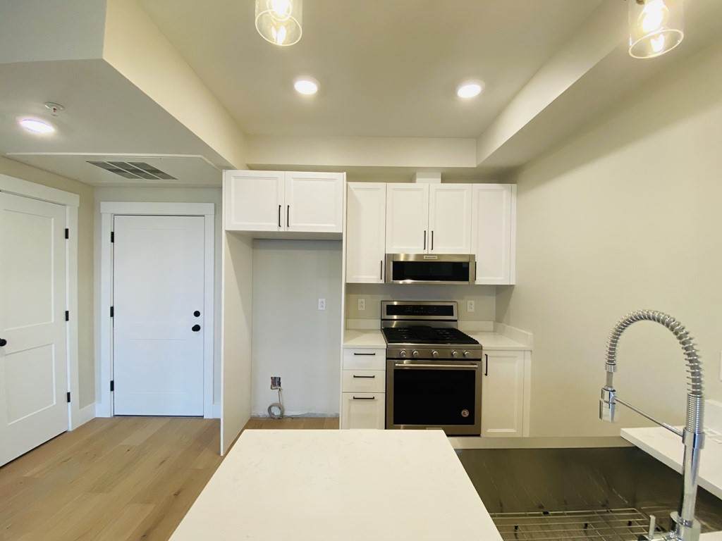 305 Webster Ave - Photo 1