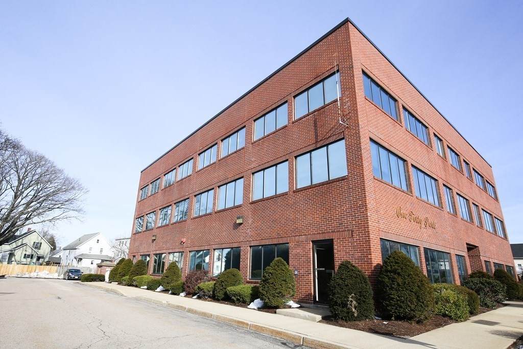 140 Park St - Photo 1