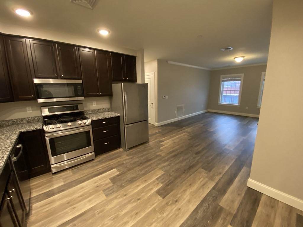 40 Ames Ave - Photo 1