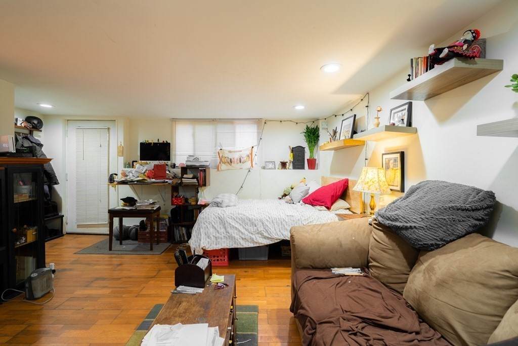 8 Hingham - Photo 1