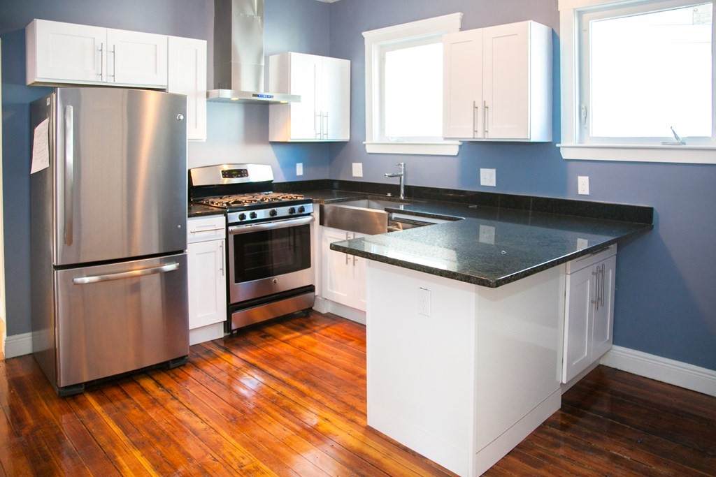 376 Prospect St - Photo 1