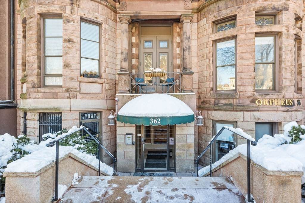 362 Commonwealth Ave- - Photo 1