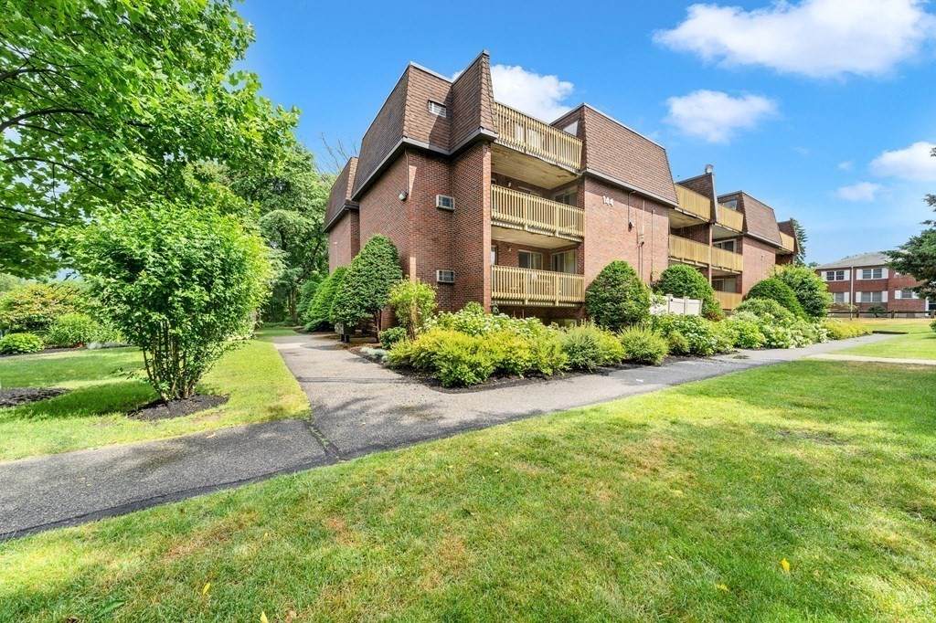 140 Kenrick - Photo 1