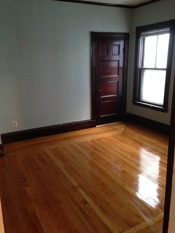 10 Lesley Ave - Photo 1