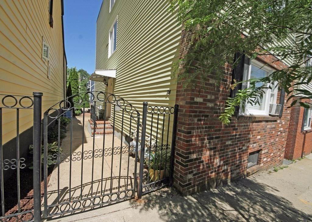 14 Monument St - Photo 1