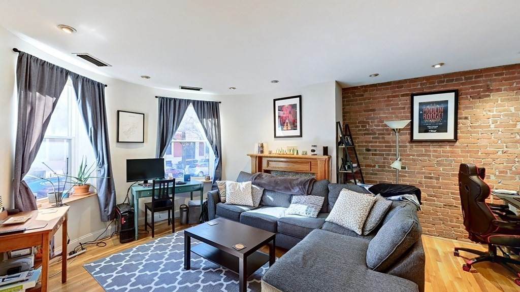 79 Gainsborough St. - Photo 1