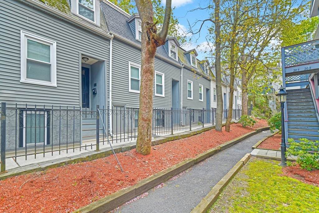 3 Saint James Pl - Photo 1