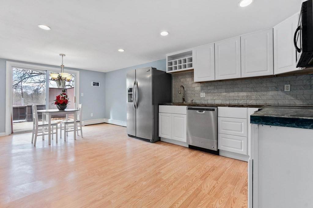 9 Senee Ct - Photo 1
