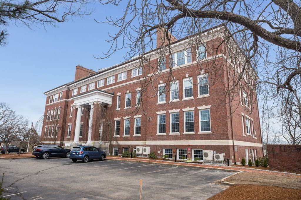 52 Sanborn St - Photo 1