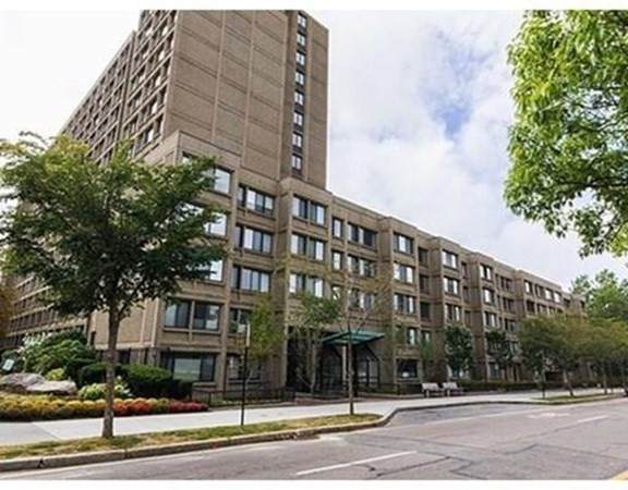 1731 Beacon - Photo 1