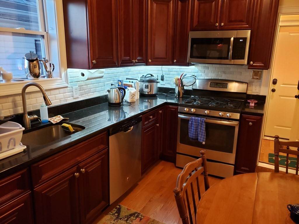206 Summer St - Photo 1