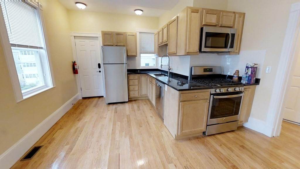 48-50 Lowell St - Photo 1