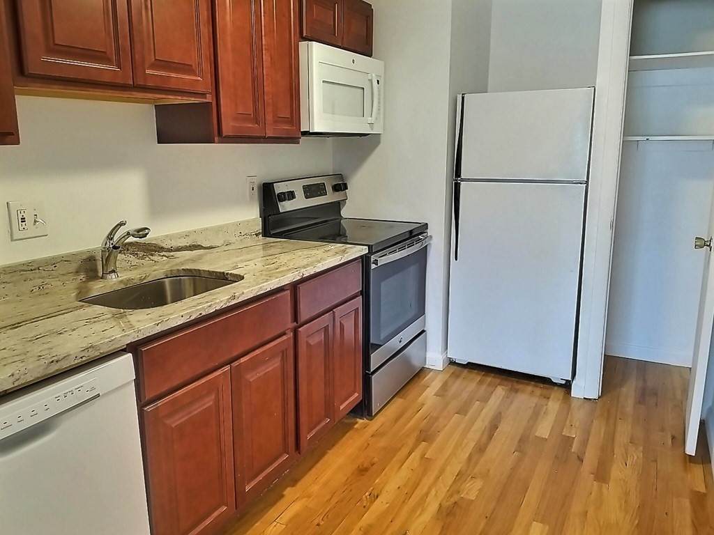 1027 Commonwealth Ave - Photo 1