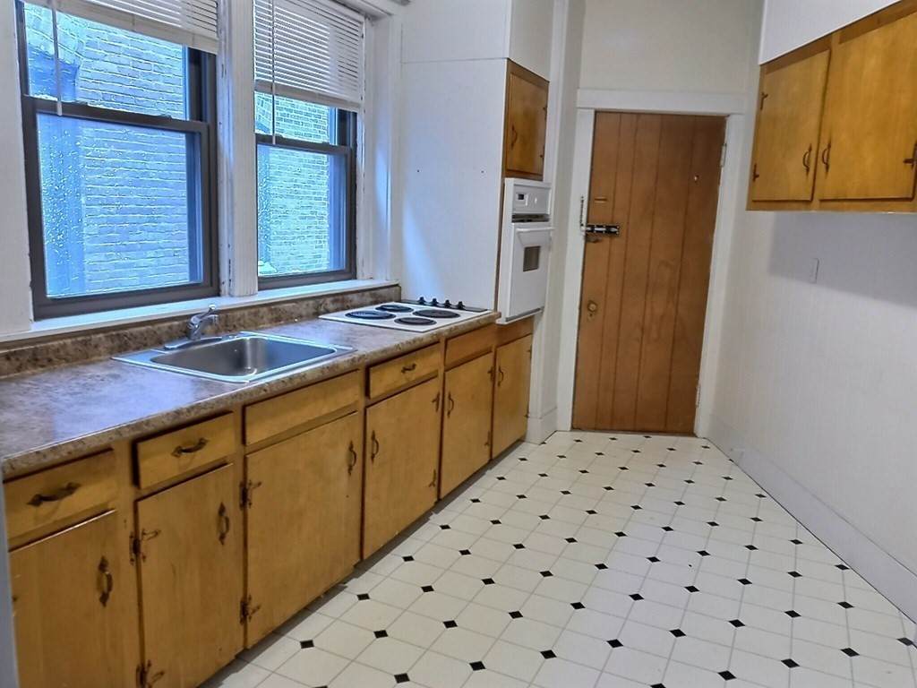 1390 Beacon St - Photo 1