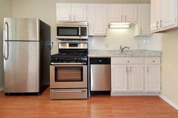 121 Cottage St - Photo 1