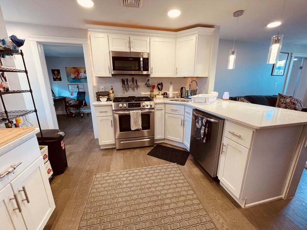 54 Brooks St - Photo 1