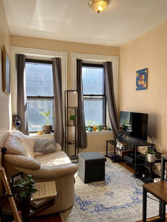 100 Linden St - Photo 1