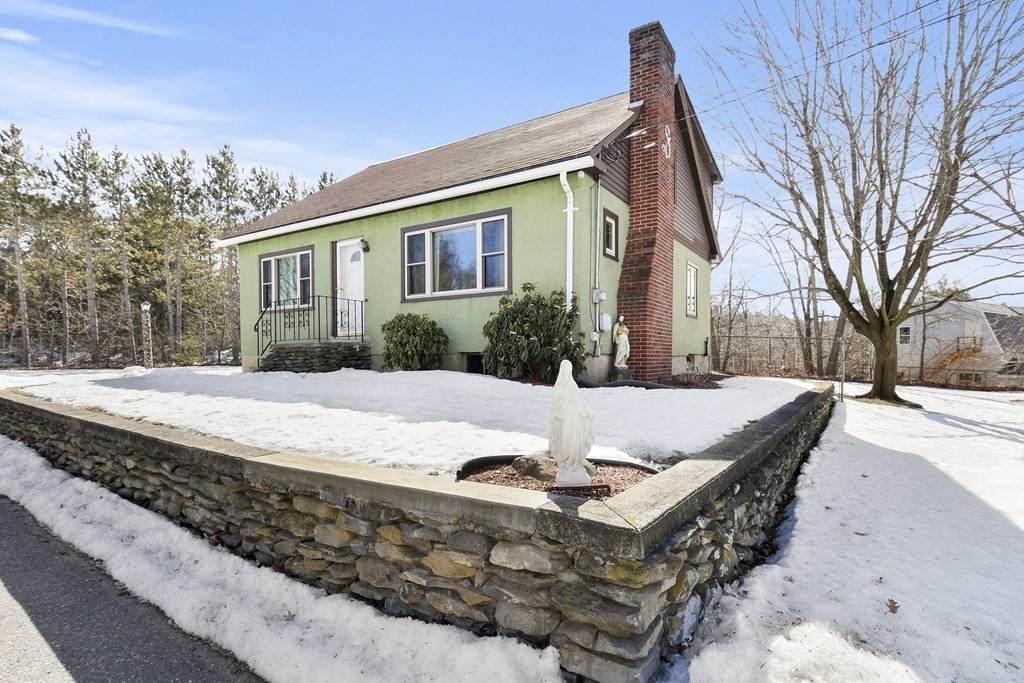 37 Roosevelt Ave - Photo 1