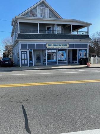 596 Dartmouth - Photo 1