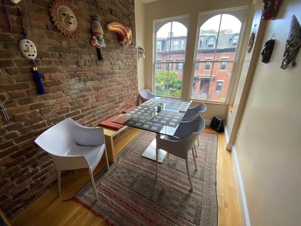 116 West Newton - Photo 1