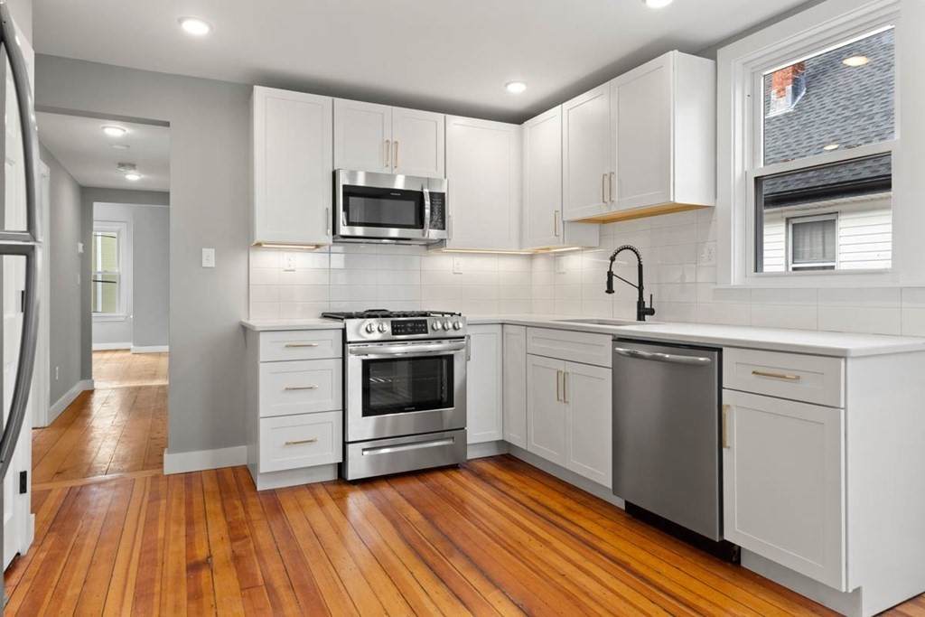 143 Hudson St - Photo 1