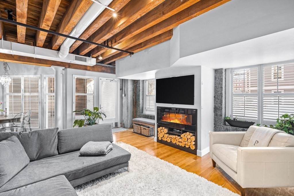 343 Commercial St - Photo 1