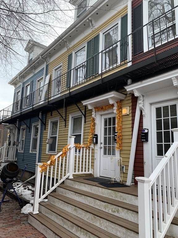 54 Newton St - Photo 1