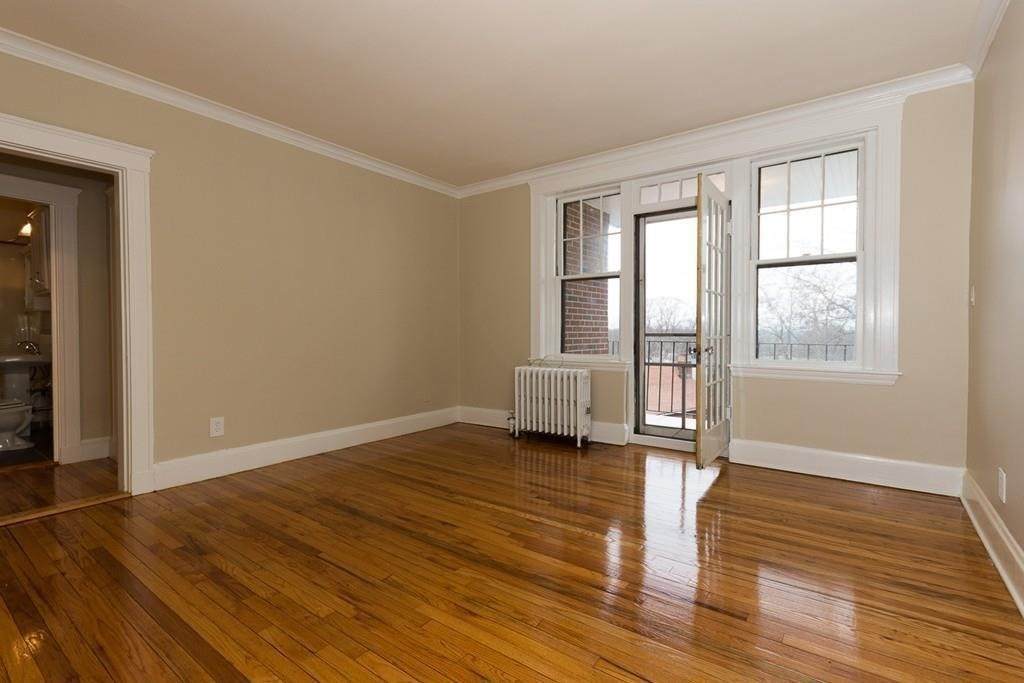 2035 Commonwealth - Photo 1