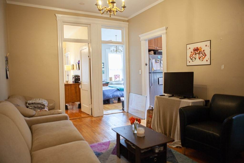 282 Newbury Street - Photo 1