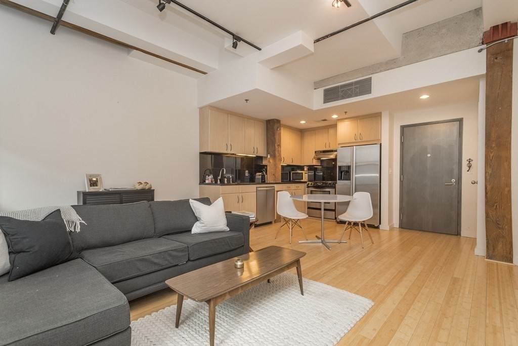 9 West Broadway - Photo 1