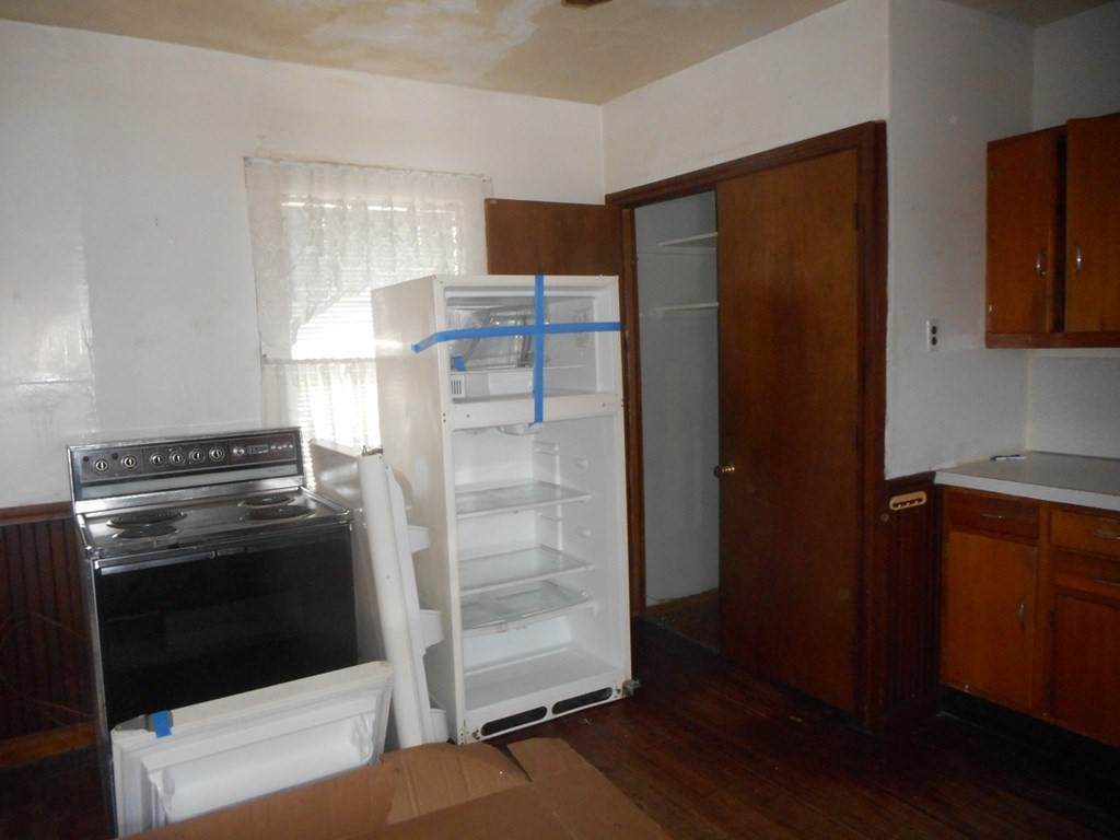 400 Adams St - Photo 1