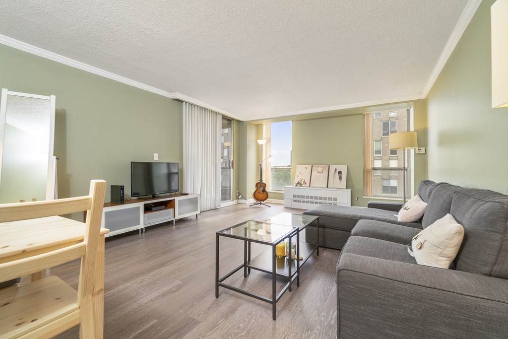 33 Pond Ave - Photo 1