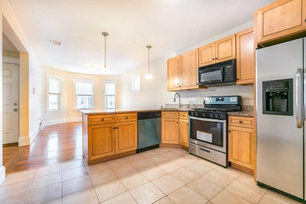 373 Centre - Photo 1