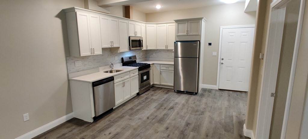 191 North Common - Photo 1