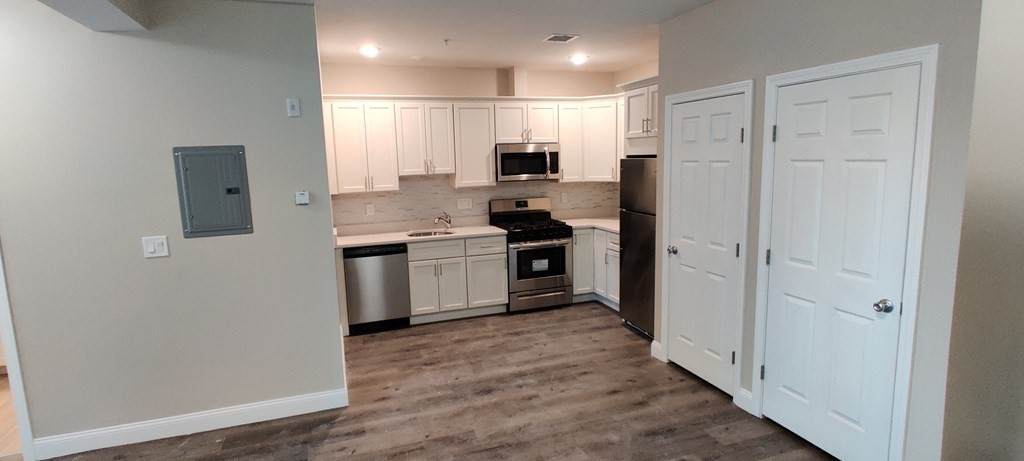 191 North Common - Photo 1