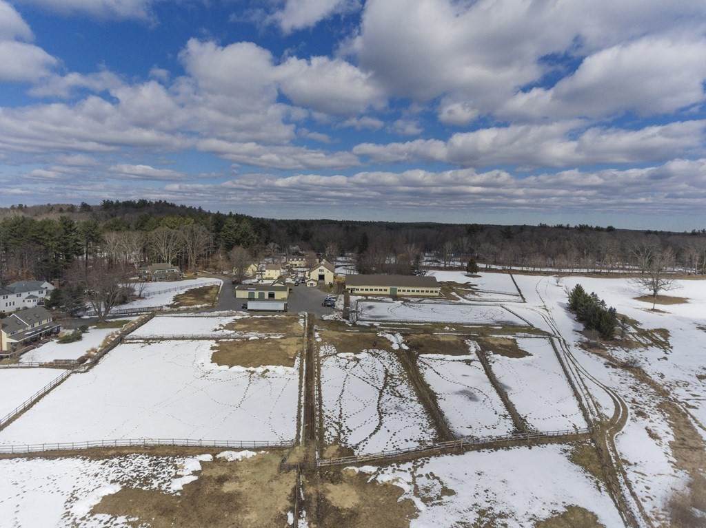 135 Strawberry Hill Road - Photo 1