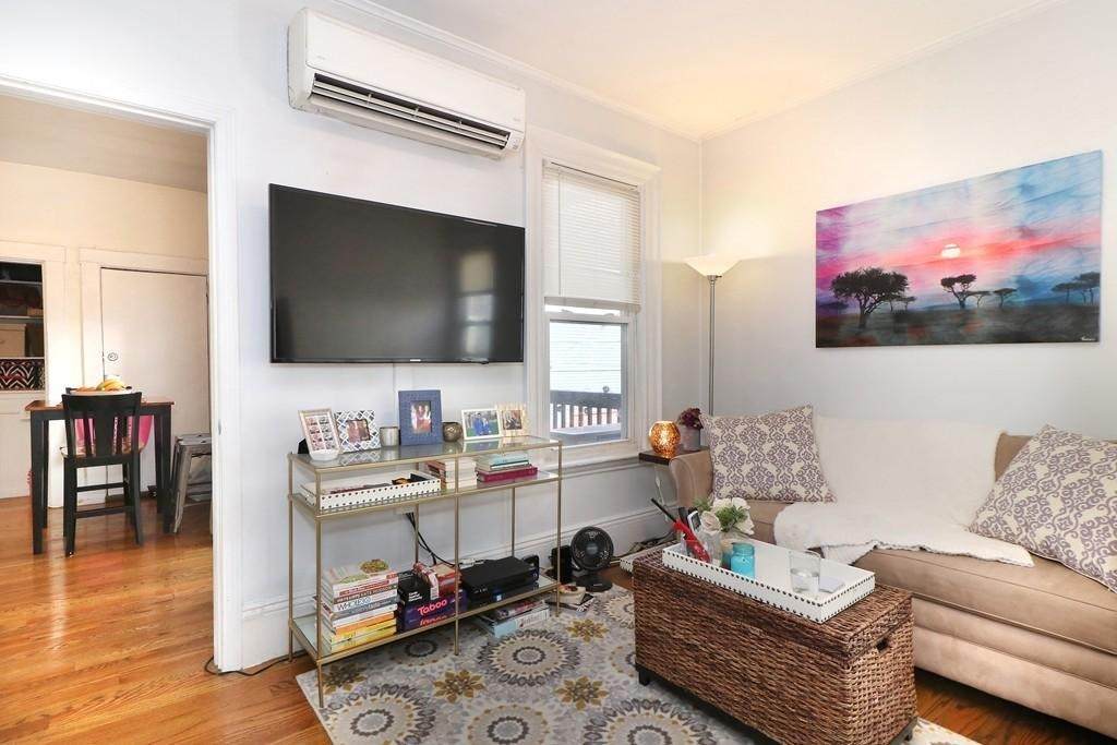 125 G St - Photo 1