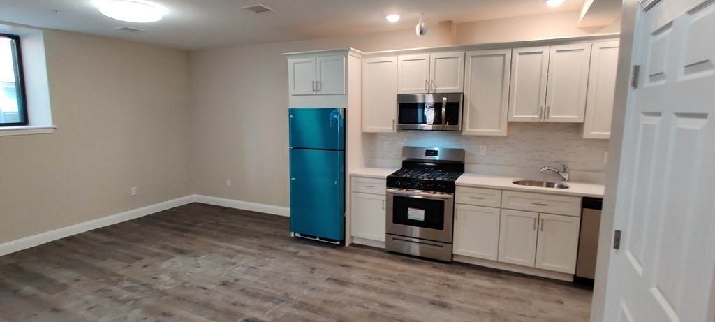 191 North Common - Photo 1