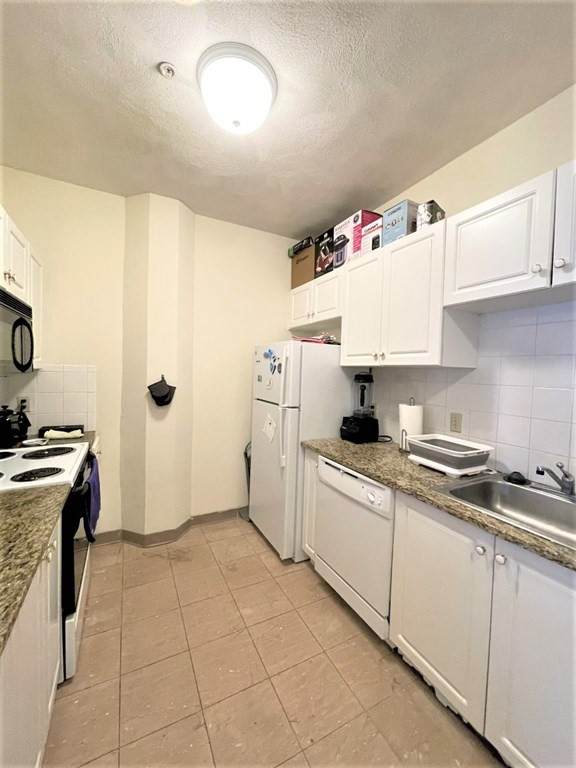373 Highland Ave - Photo 1