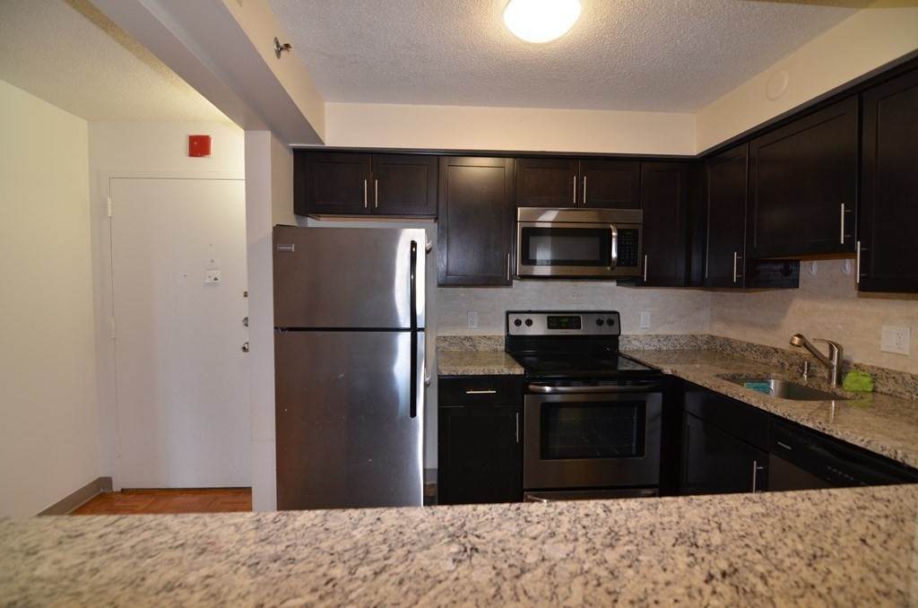 1025 Hancock St - Photo 1