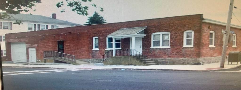 951 Slade St - Photo 1