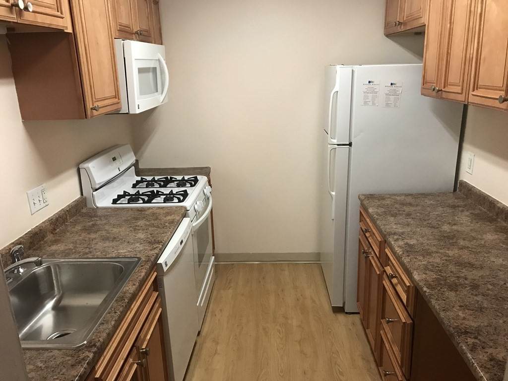 77 Pond Ave - Photo 1