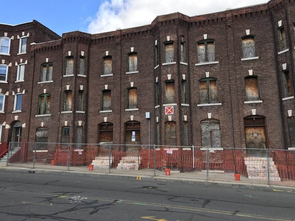 115-119 Cabot St - Photo 1