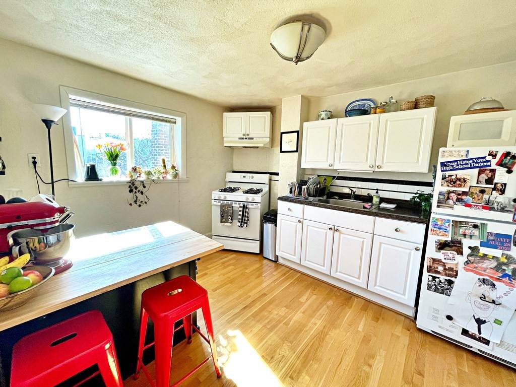 307 Sumner St - Photo 1