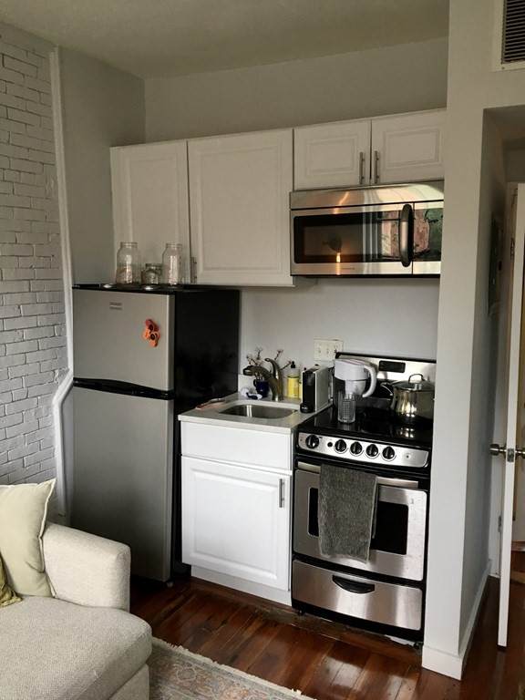 200 Warren Ave - Photo 1