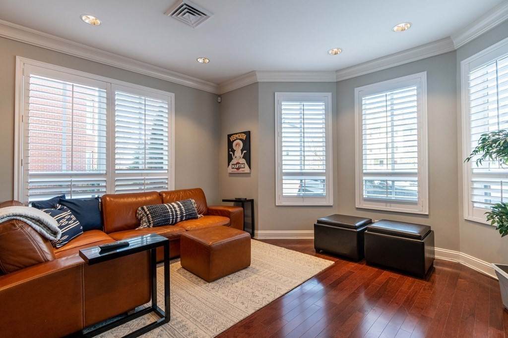 629 Hammond Street - Photo 1