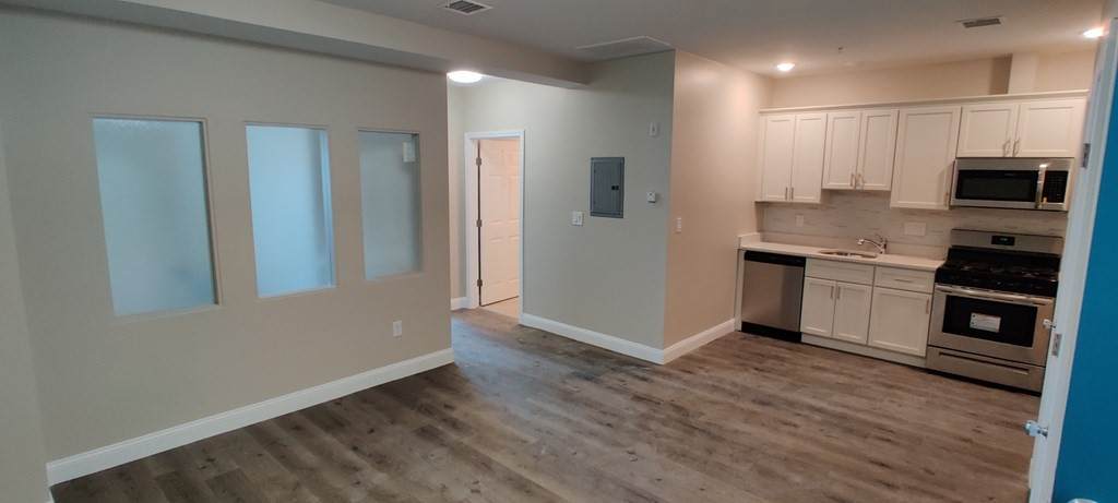 189 North Common - Photo 1
